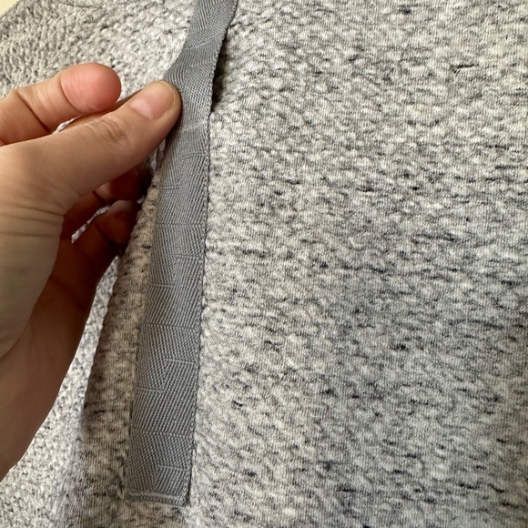 EUC lululemon Women’s Sweater Size 8 - Picture 4 of 4